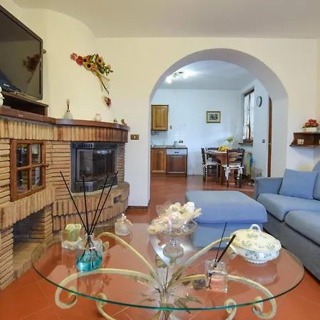 3 Bedroom Gorgeous In Nyaraló Camaiore